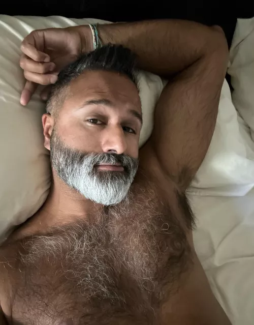Hairy horny man, 40, younger bottoms HMU sc samchatting6