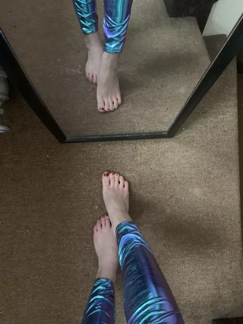 Holographic feet