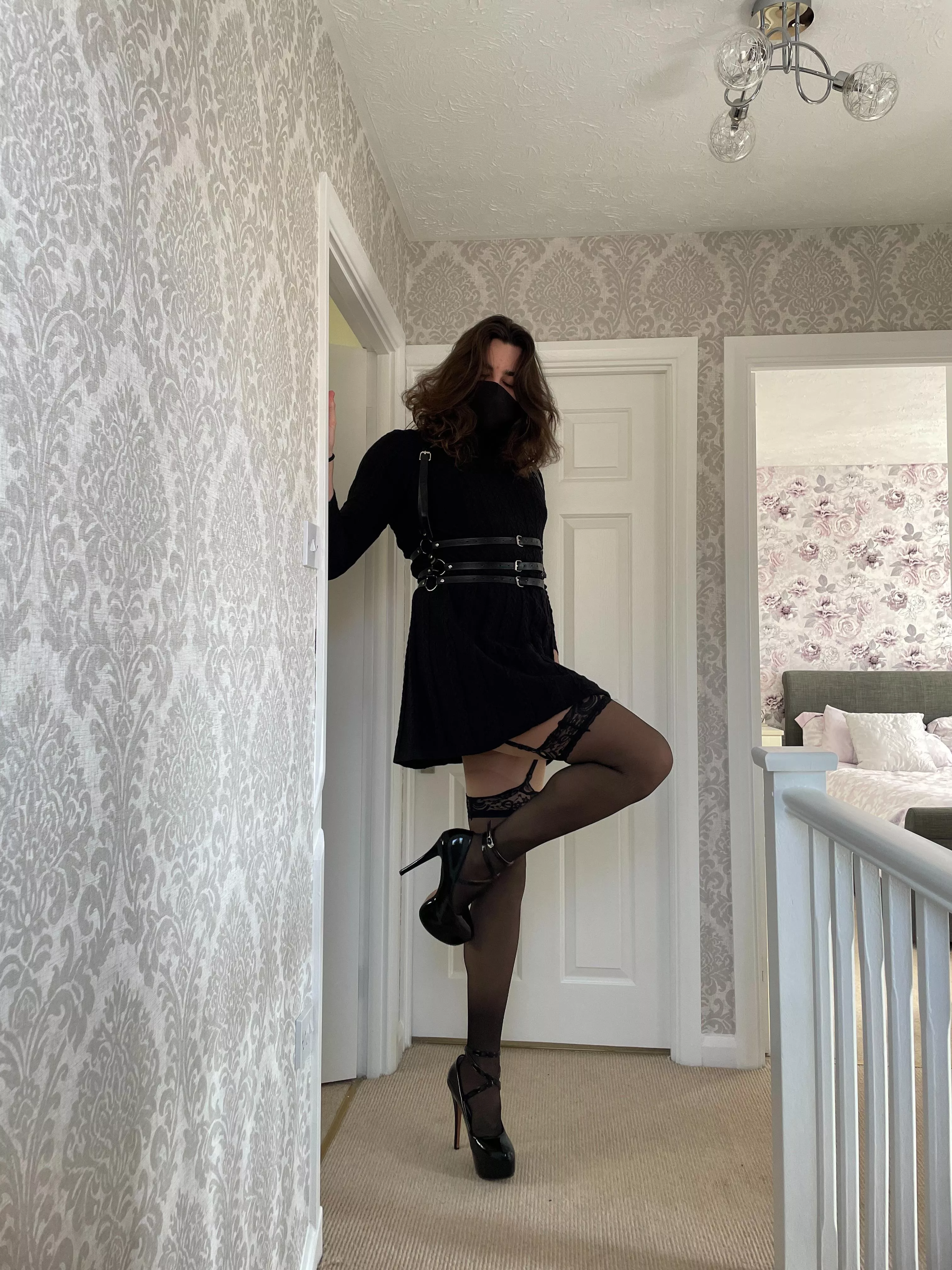 How feminine do i look? 🖤