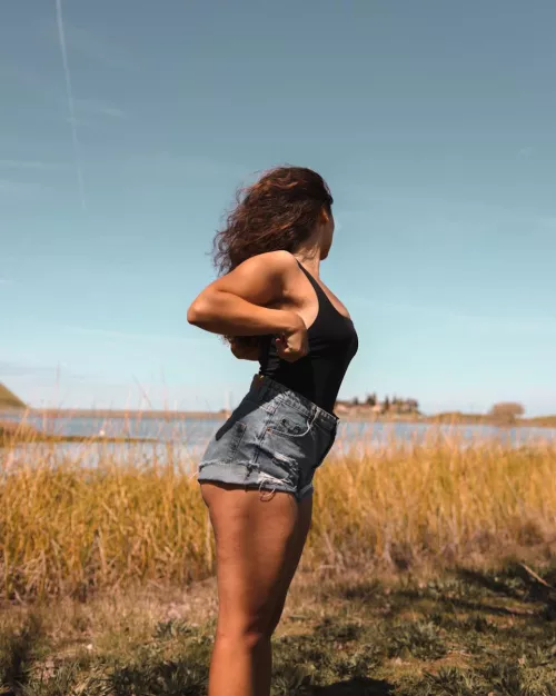 I love being by the water 🌊👀