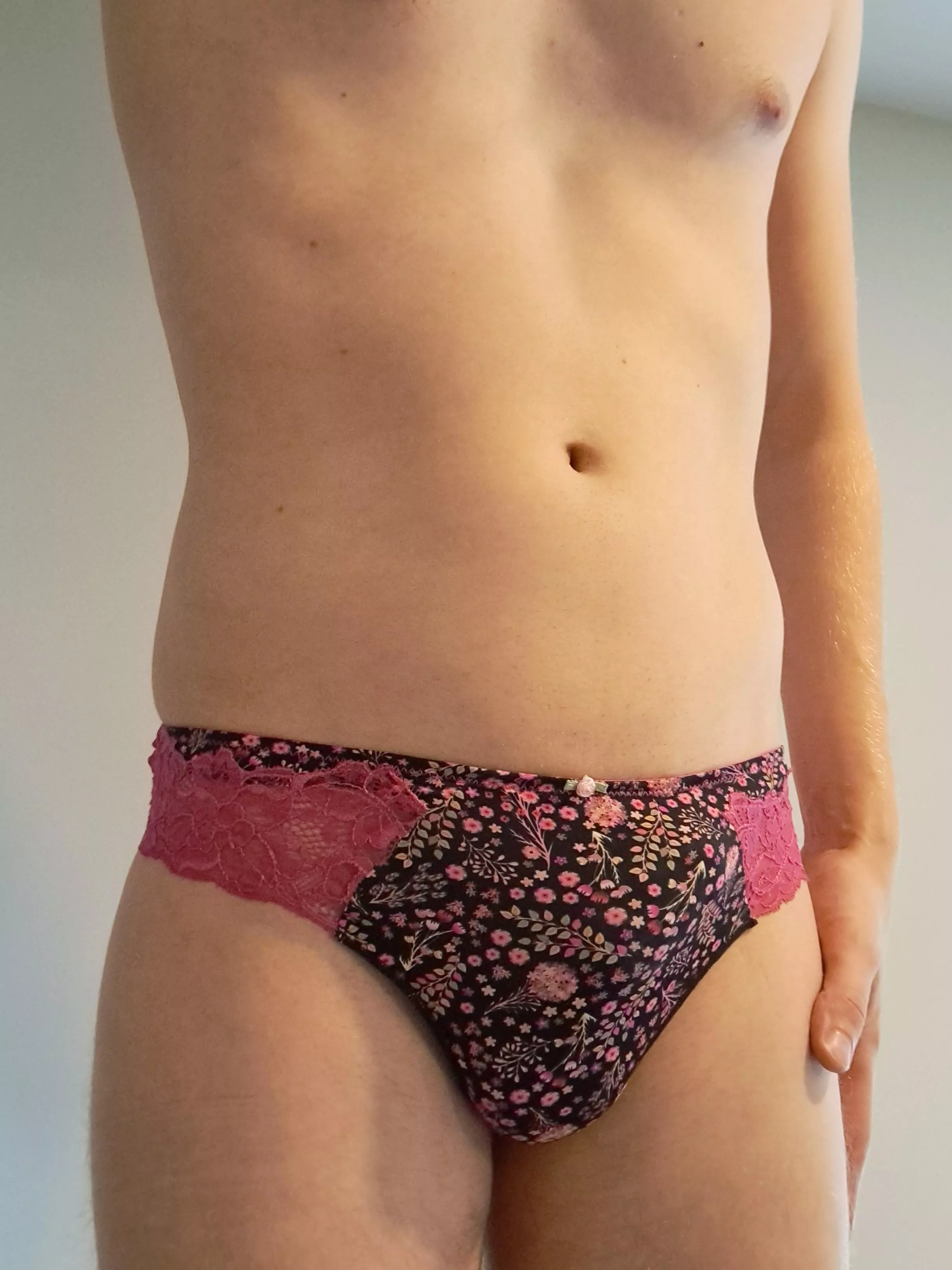 I love to wear cute woman's panties