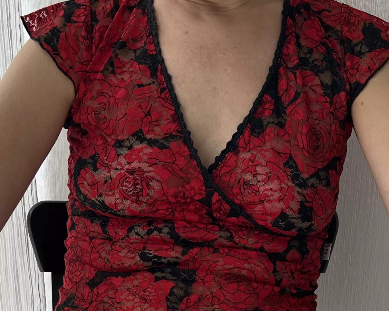 I never wear bra under my top