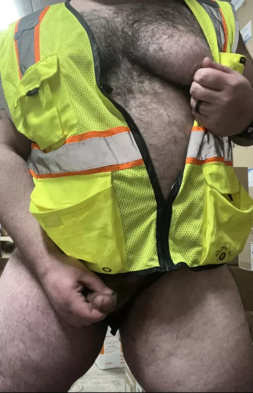 Jobsite’s quiet today cause of the holiday this weekend, now’s the time to breed you in my office 🐻