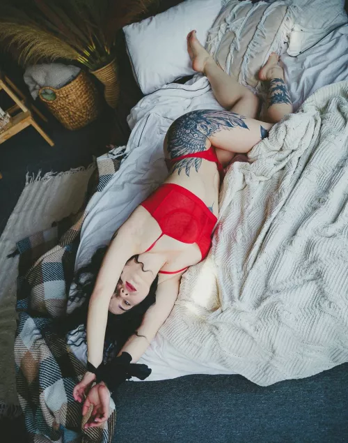 Just me and this empty bed 💋