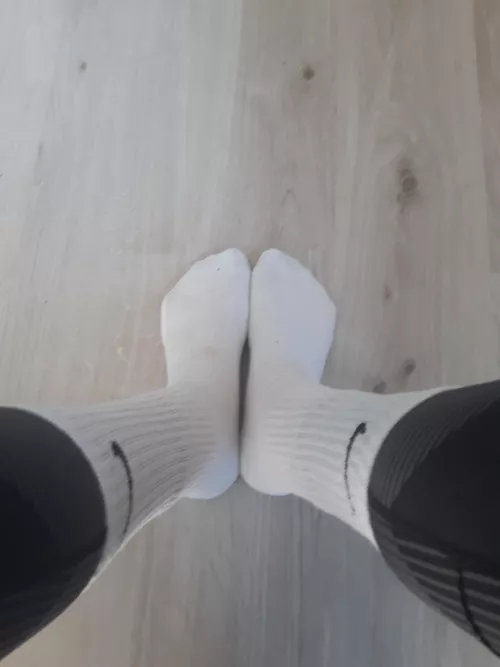 My feet are sweaty after the gym, would you rub them for me?