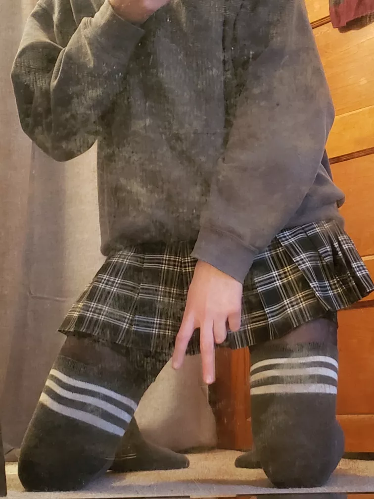 Nothing comfier than a skirt and oversized hoodie from my SO ❤