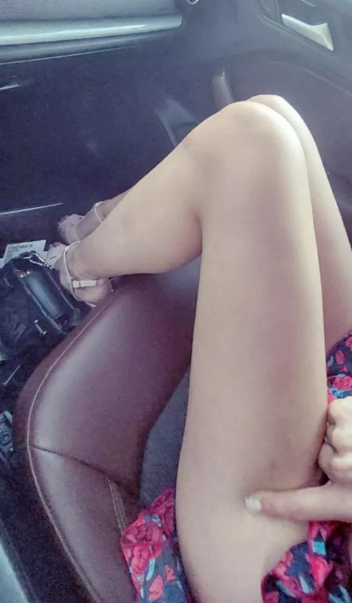 People always staring when I wear tiny clothes that reveal my legs 😳 (oc)