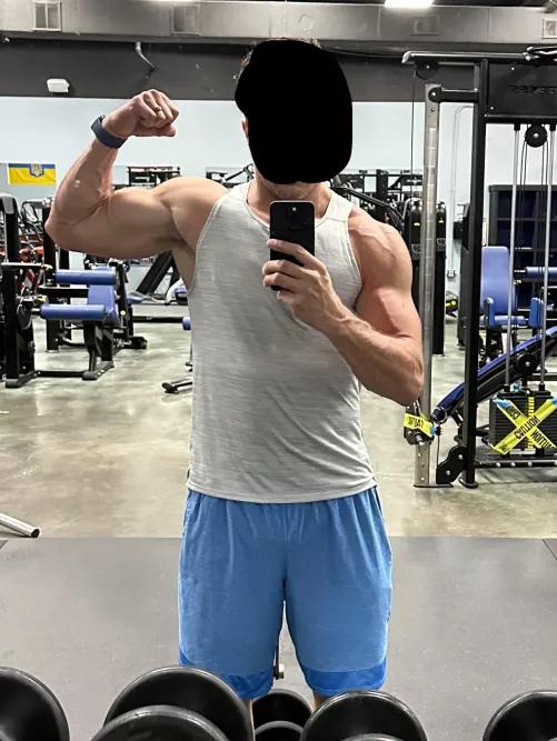 Pits and biceps were rockin' today [40]