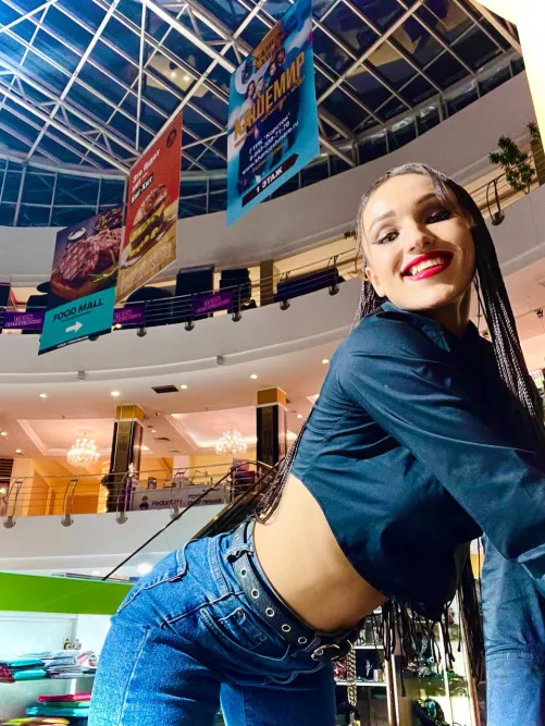 🙌 Ready to find someone who can clap for my victories, lift me up during my defeats, and hold my hand through every moment - want to be my teammate for life?