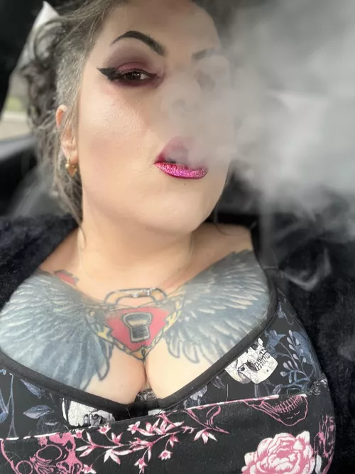 Smoking before work💋