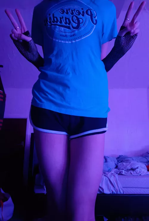 Tried a new shirt, not sure if it's cute❤️