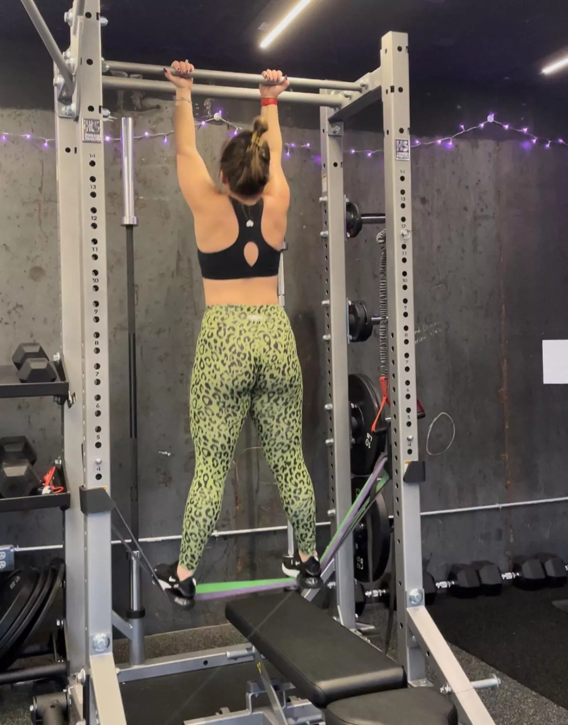 will you cum spot me 🤤😉