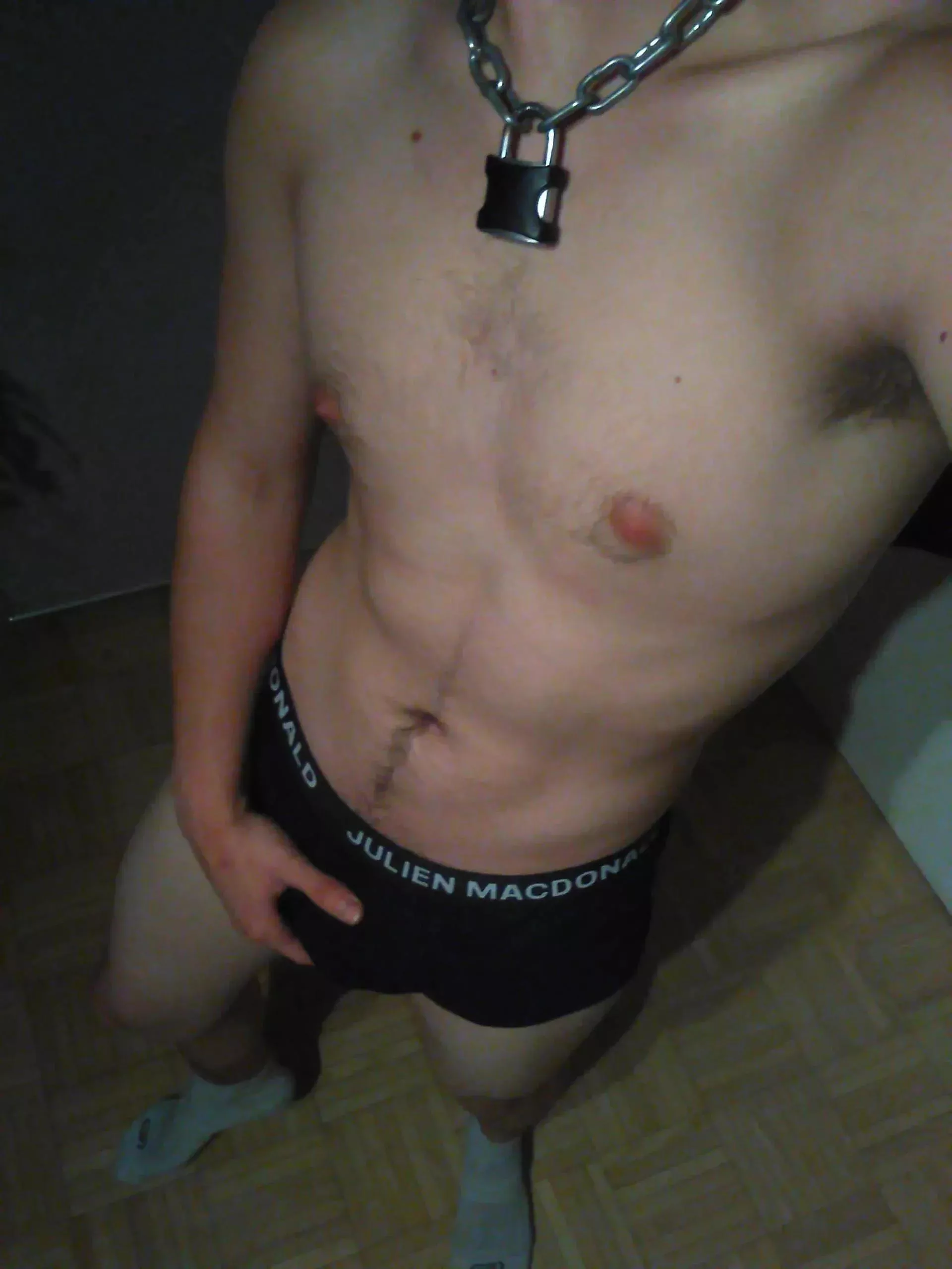 21 horny skater bro, sweaty af looking for dom bros or daddies in sports/work gear to degrade me. sc: punkpig_yugo