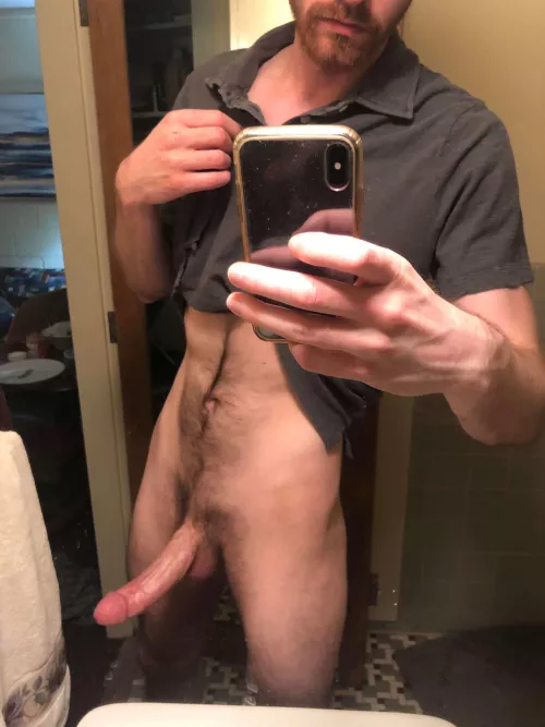28 Looking for big dick top
