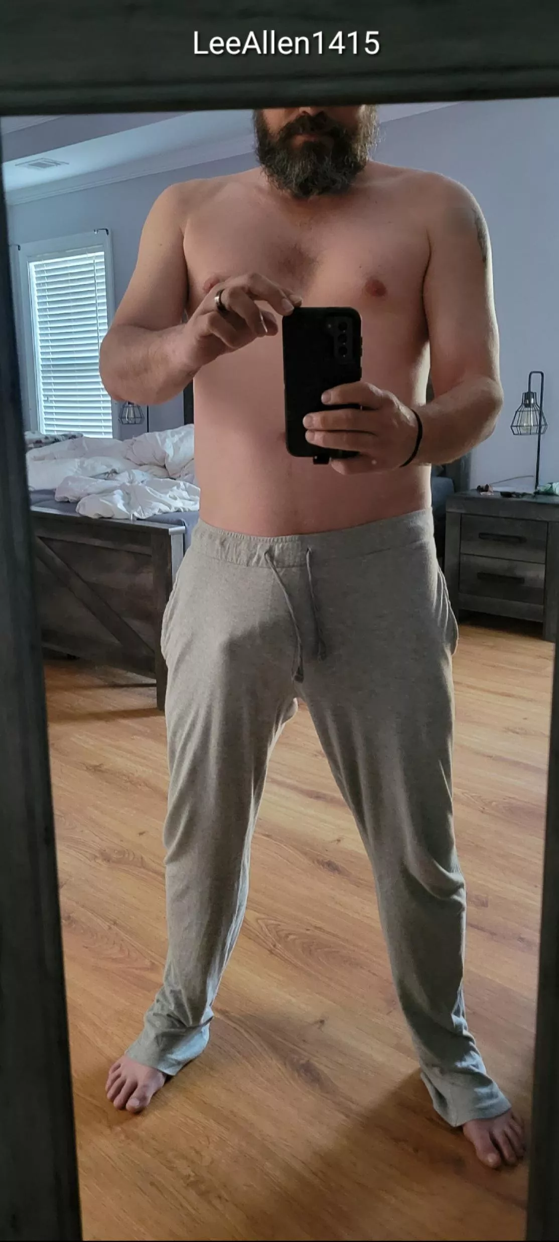 [41] Outlined in gray sweats 😉