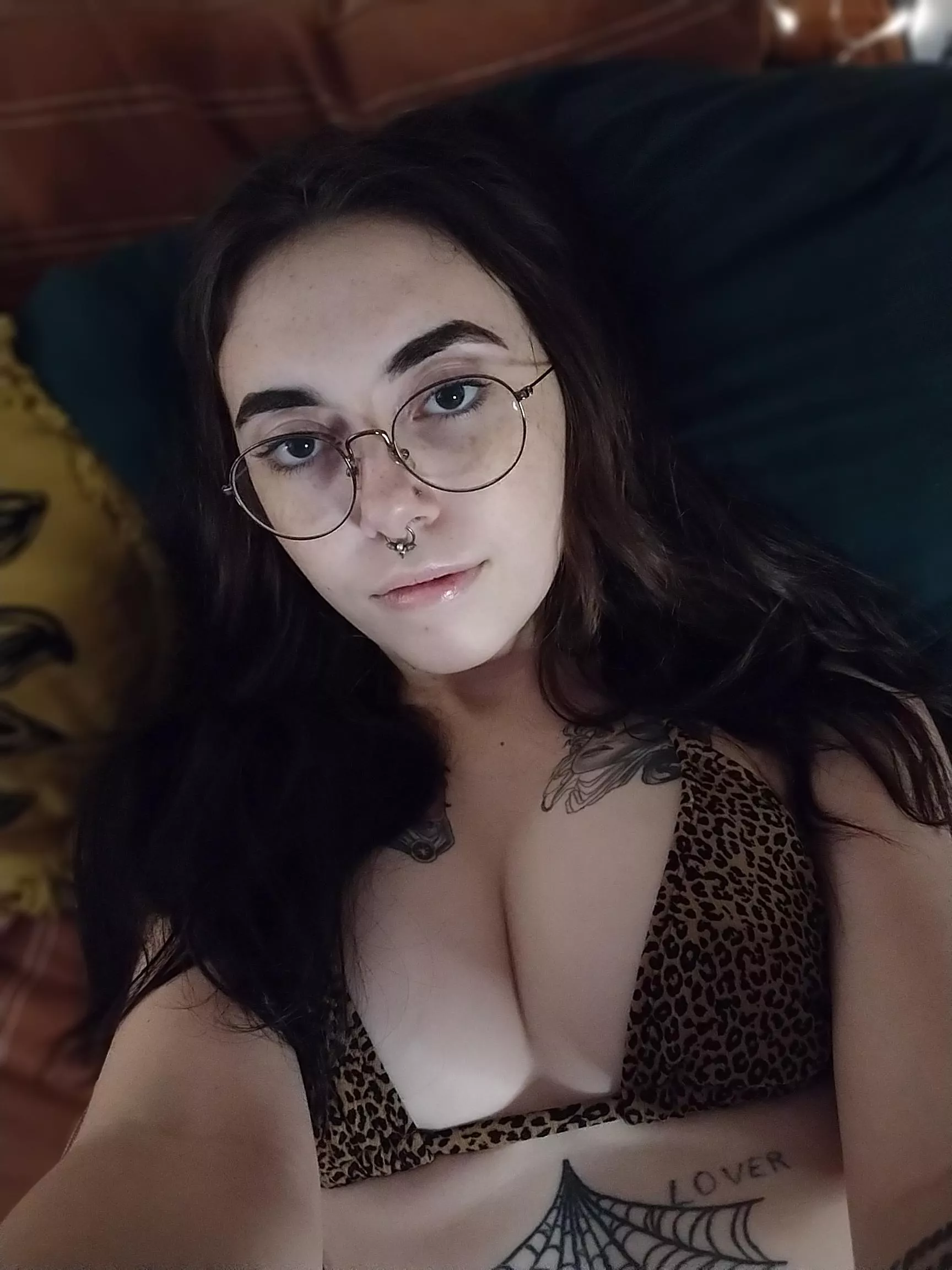 Brunettes with Freckles >>>