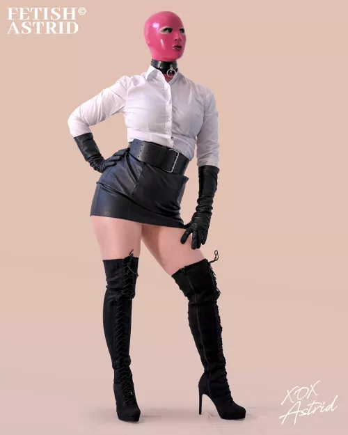 Do you like leather mini skirts and hoods ✨️🖤✨️💖