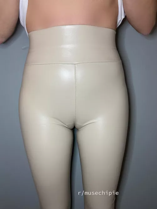 do you think i'm too tight in my leggings?