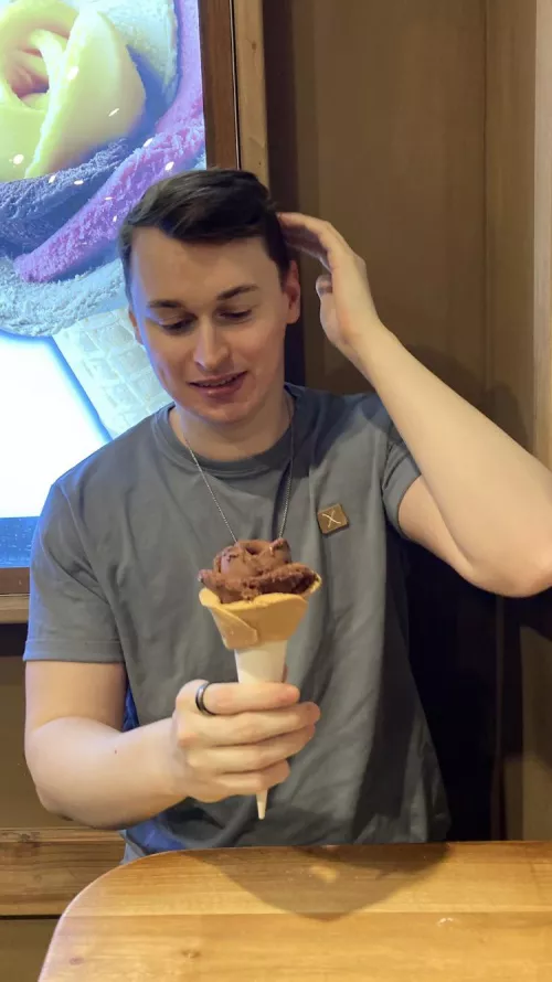 Enjoying ice cream in London (24) 😊