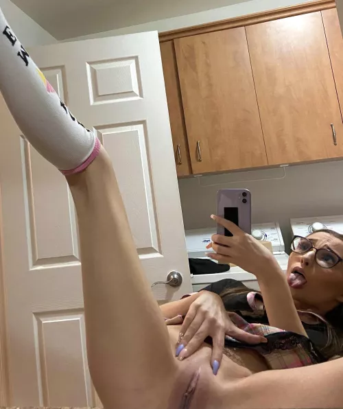 fuck me on the sink please ??