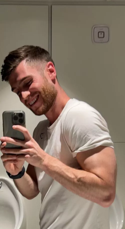 Getting big favours from the gym lighting