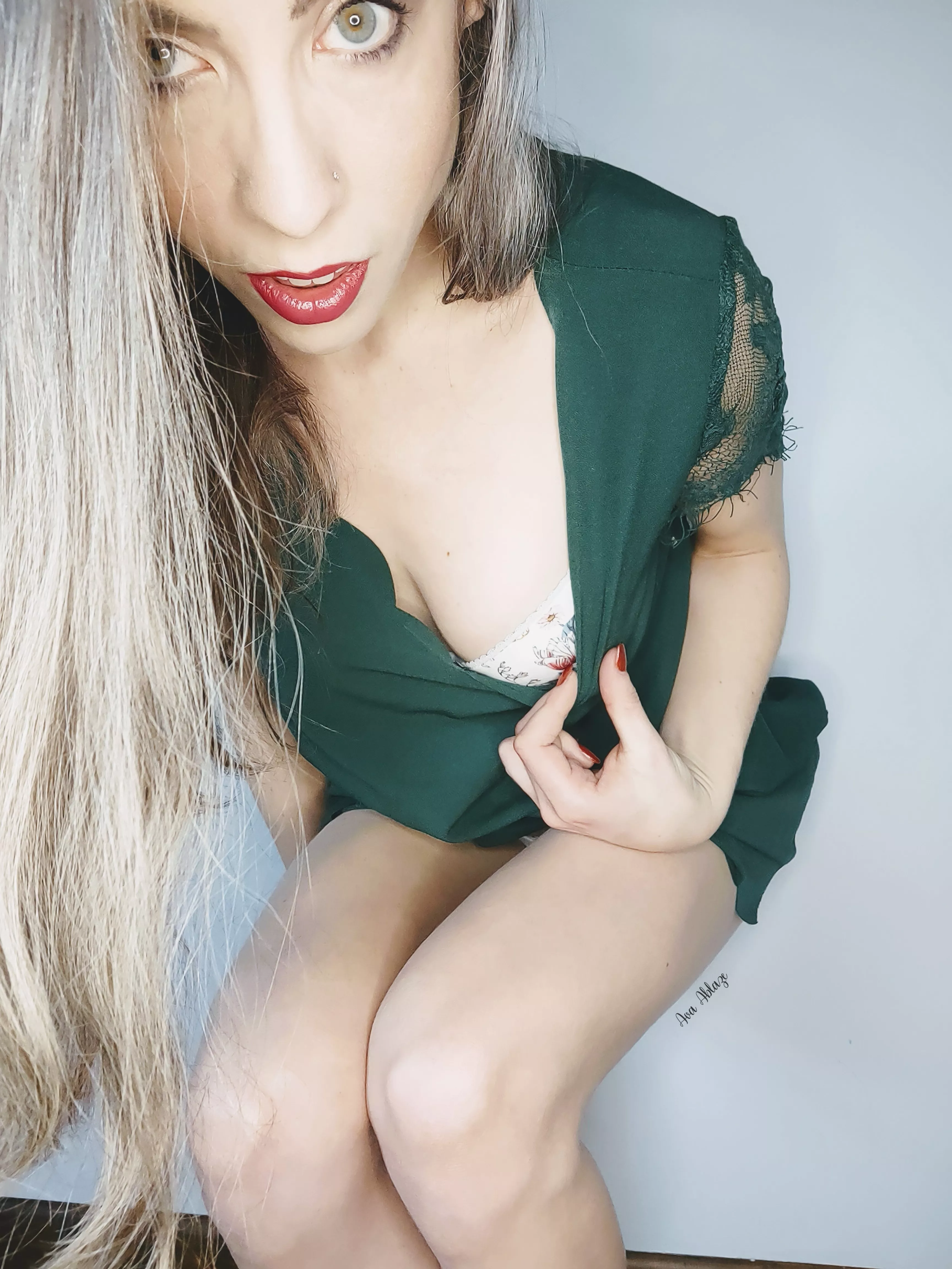 Have a peek at my pretty green dress on this lovely [F]riday