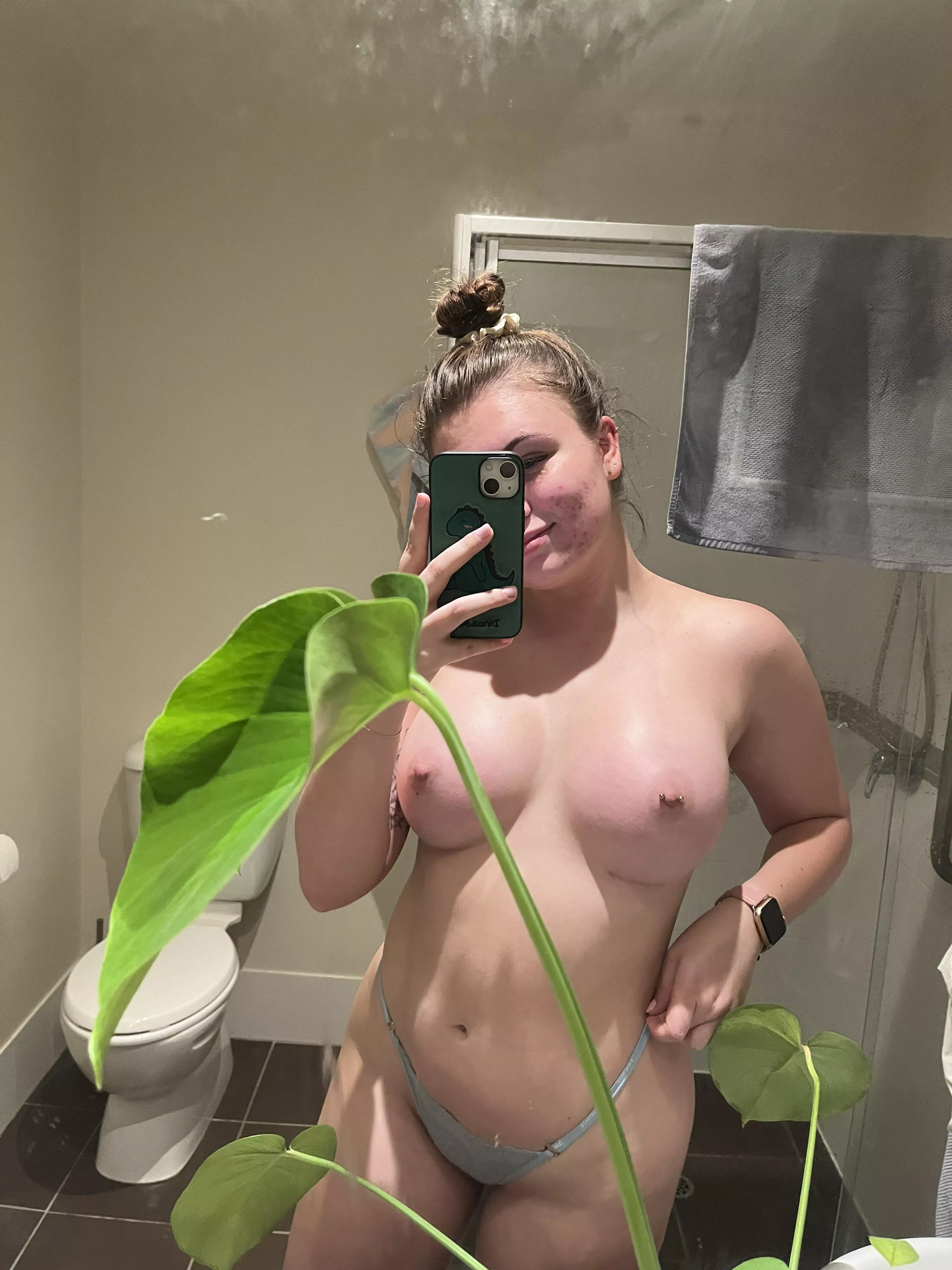 Hope my plant doesn’t block your view 💚