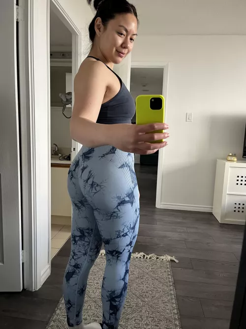 I can’t pick a favourite pair of yoga pants. I should try them all on and let you choose 😌