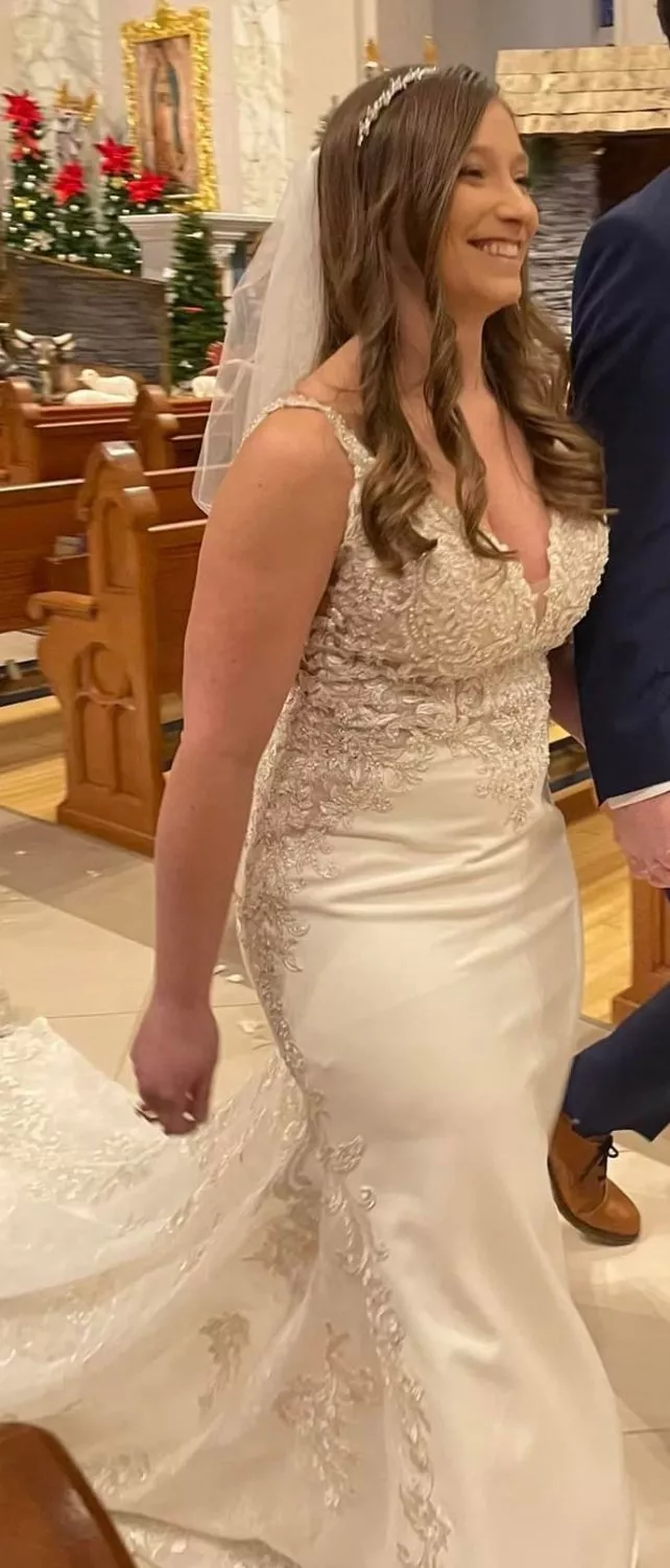 i got to use a hot newlywed here in Indianaa. married less than 4 months. shes 5'2 with double ds and a thickk assss. shes so much fun. stuck gold here. pm4moar