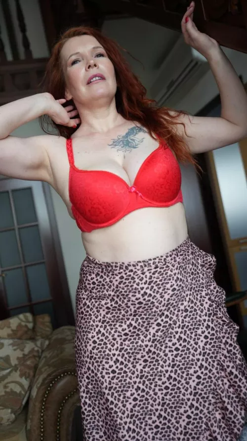 I want young and hot cum on my tits