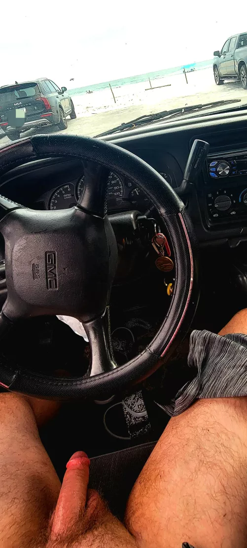 Jerked off in my truck at the beach😁⛱️