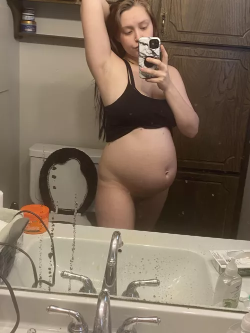 My round pregnant body