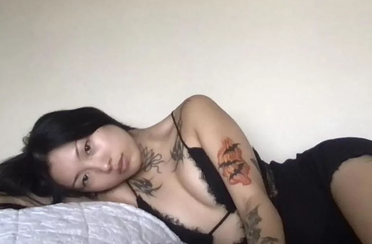 Petite with tats 🤤