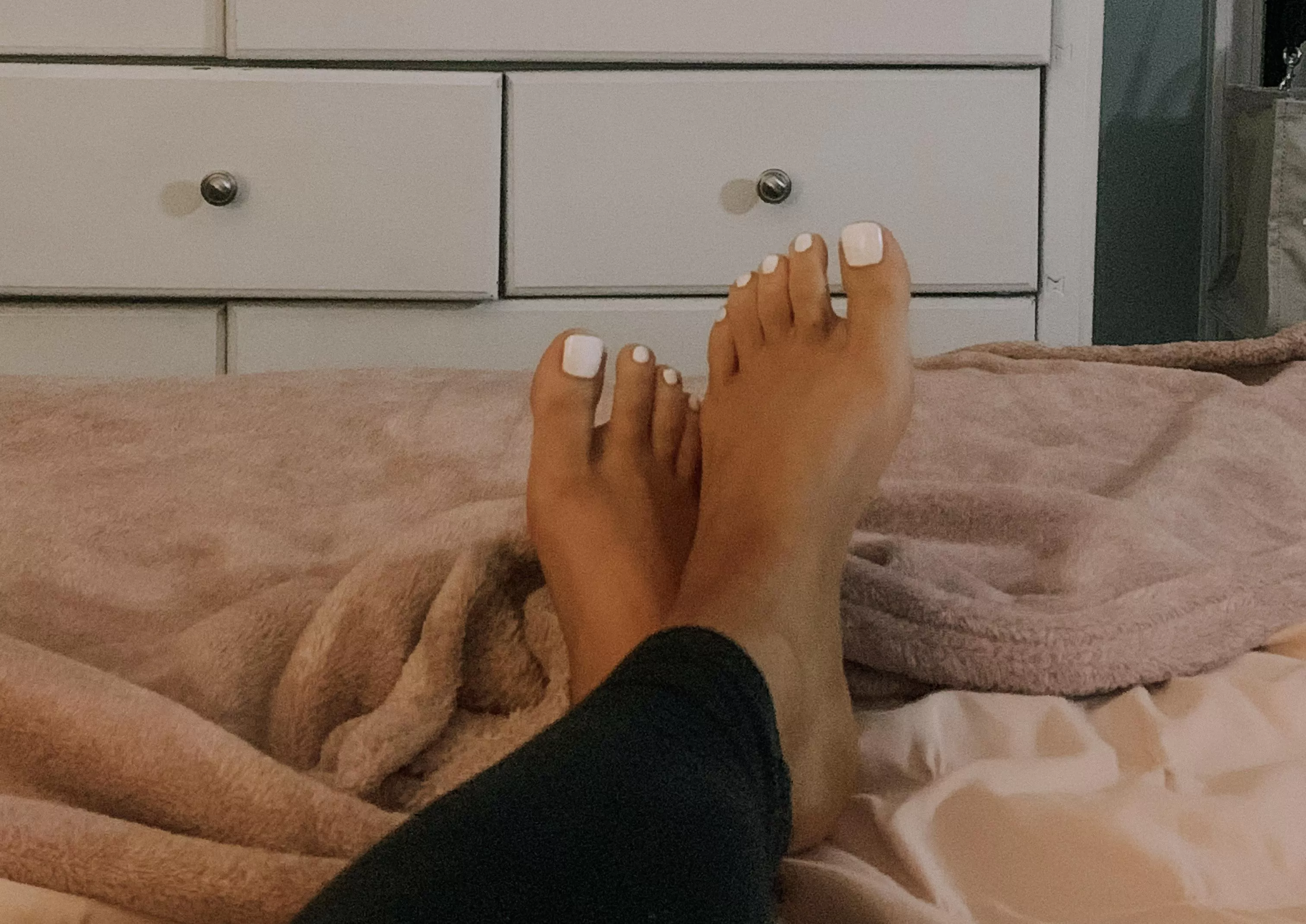pretty girl with pretty feet:) [oc] opened to dms ❤️