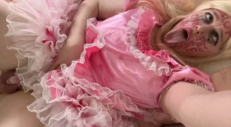 This slut wants to get attention permanentsissybrandi