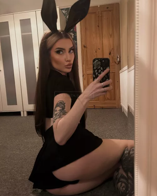 waiting to hop on that dick 😈