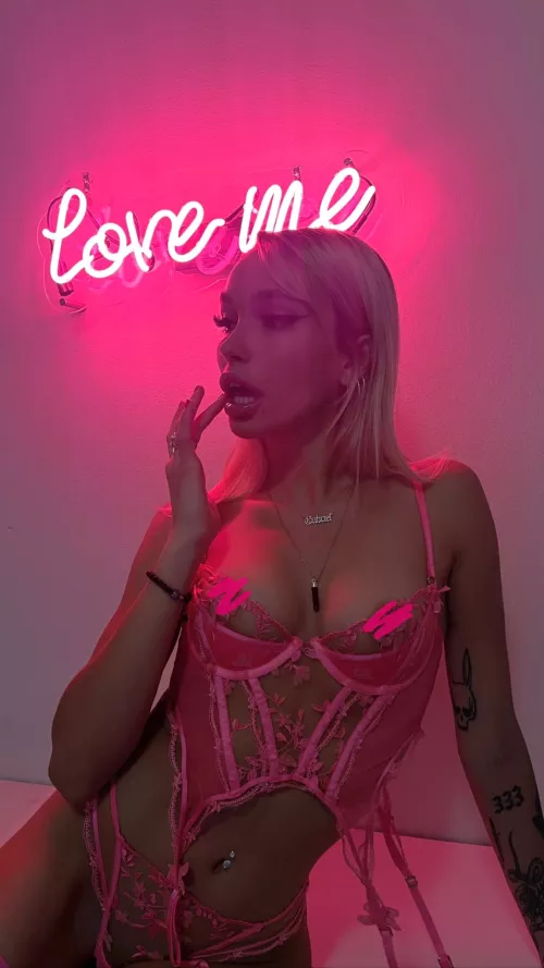 Who wants to fuck this small ass?