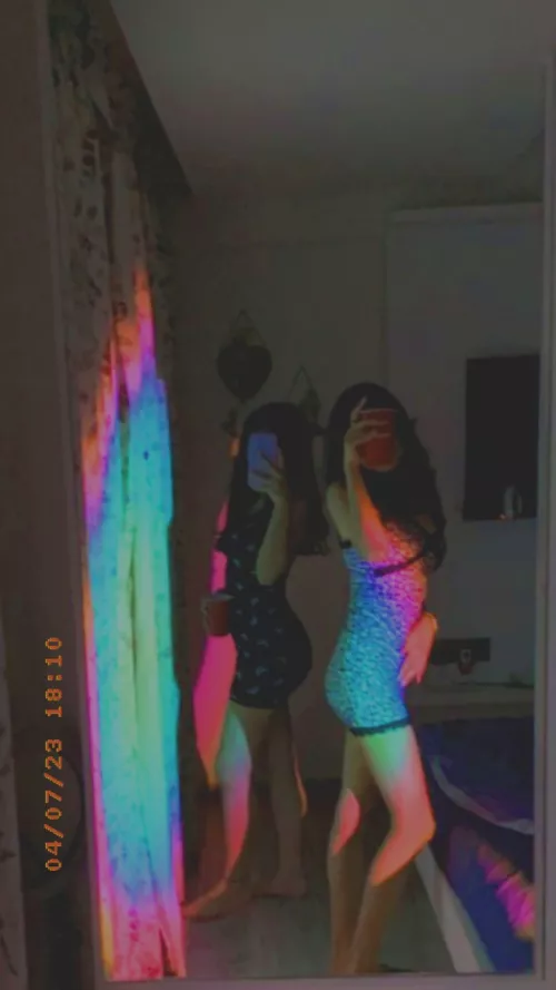 Who's excited for the weekend? 🍑