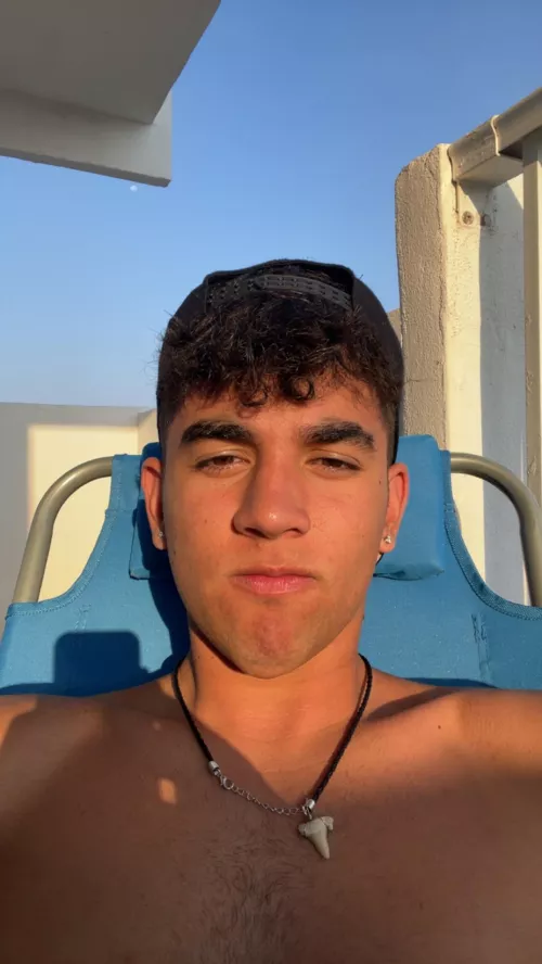 18 florida hung highschooler for other highschoolers (18+) and college/frat bros @vnvnhal florida+ pls be under 26