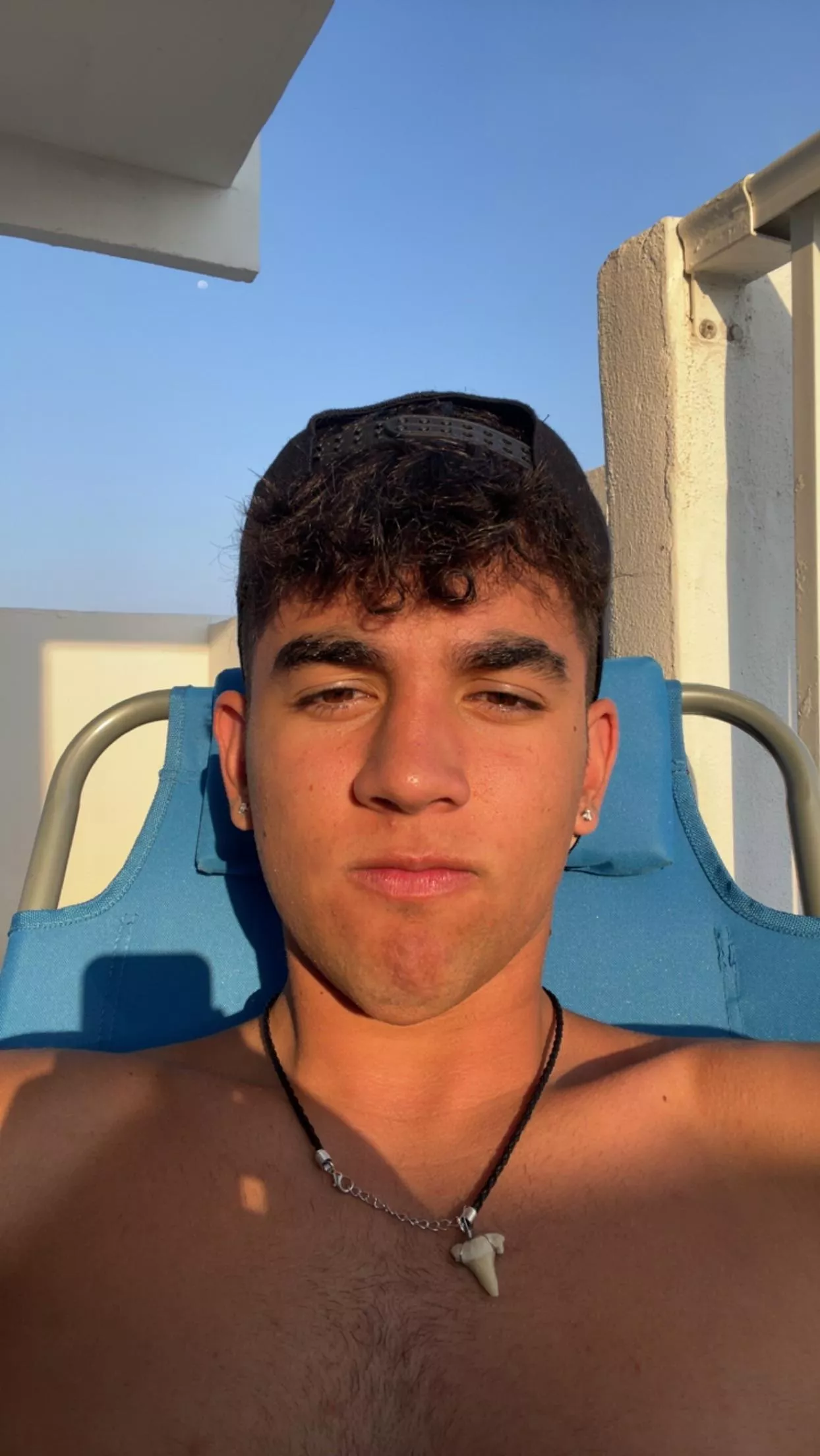 18 florida hung highschooler for other highschoolers (18+) and college/frat bros @vnvnhal florida+ pls be under 26