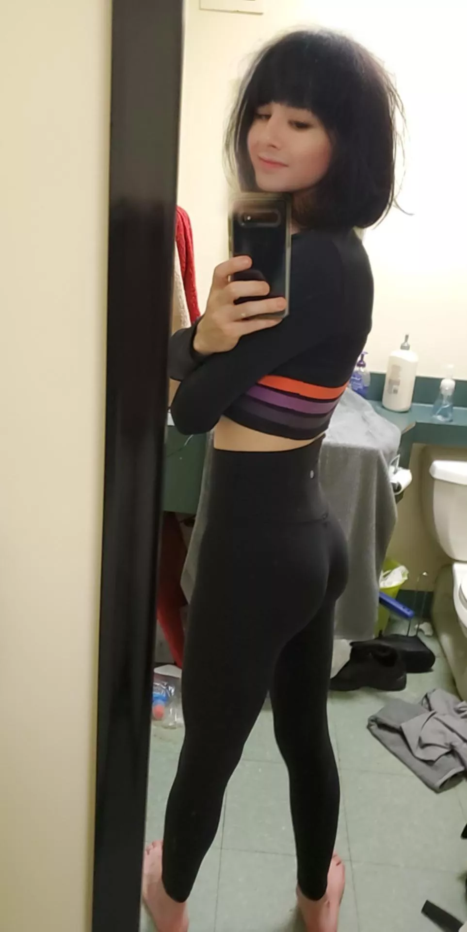 25 PA looking for my first cock tonight