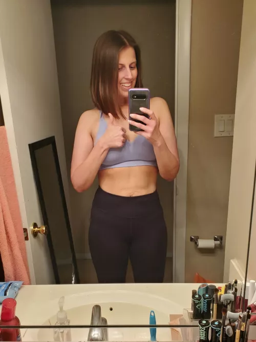 33F. Pre-workout pic :)
