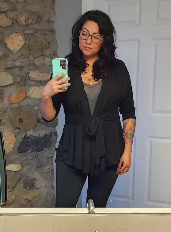 43 yo 5’9 wifey liking sharing her with big cock😬