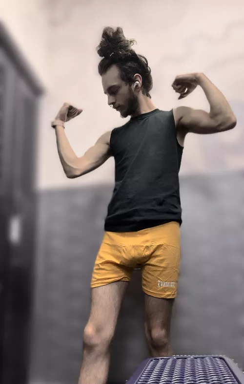 anyone like gym bulges? i could use some post-pump cardio ;)