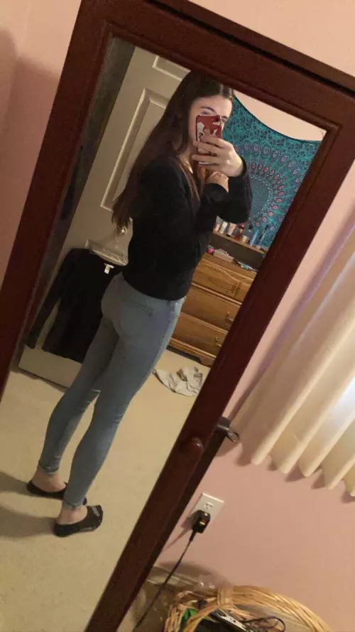 Ass absolutely poppin out