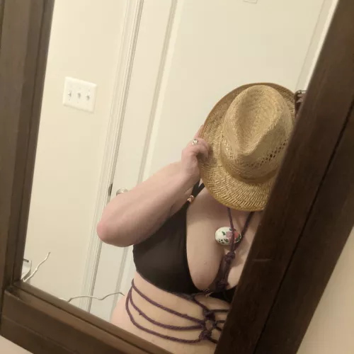 Calling all rope bunnies and riggers: you are cordially invited to join this rope bunny 🪢🐰 for a shibari/kinbaku themed Easter egg 🥚 hunt.