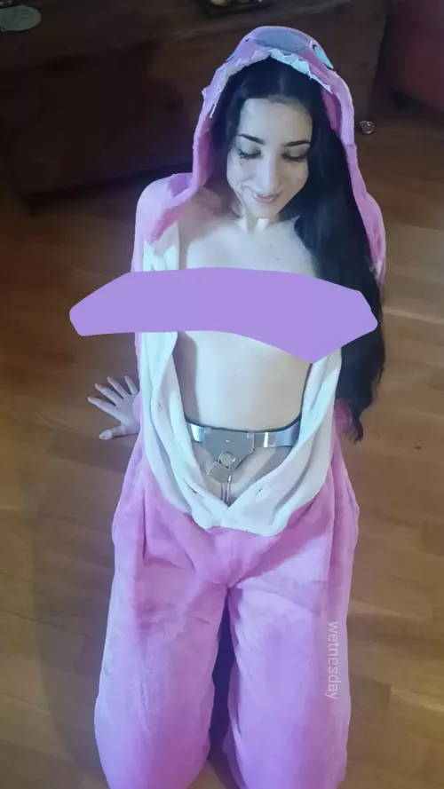 Good morning! I slept locked in this onesie 🧸