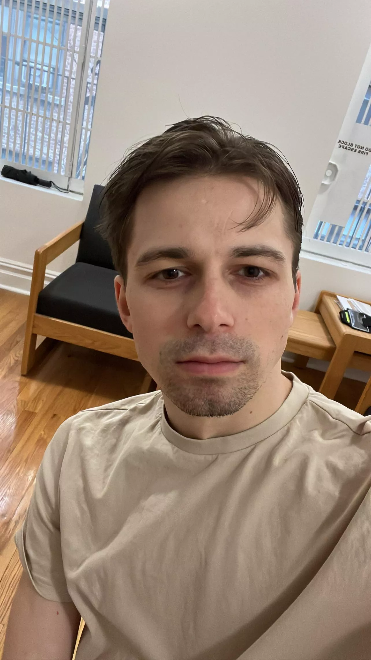 Got a new haircut. Now I feel cute and wanna communicate. Anyone from nyc? I’m 🇺🇦