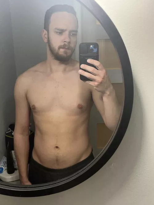 Having a boring and lazy day so here’s a selfie. Looking for new buddies to chat with