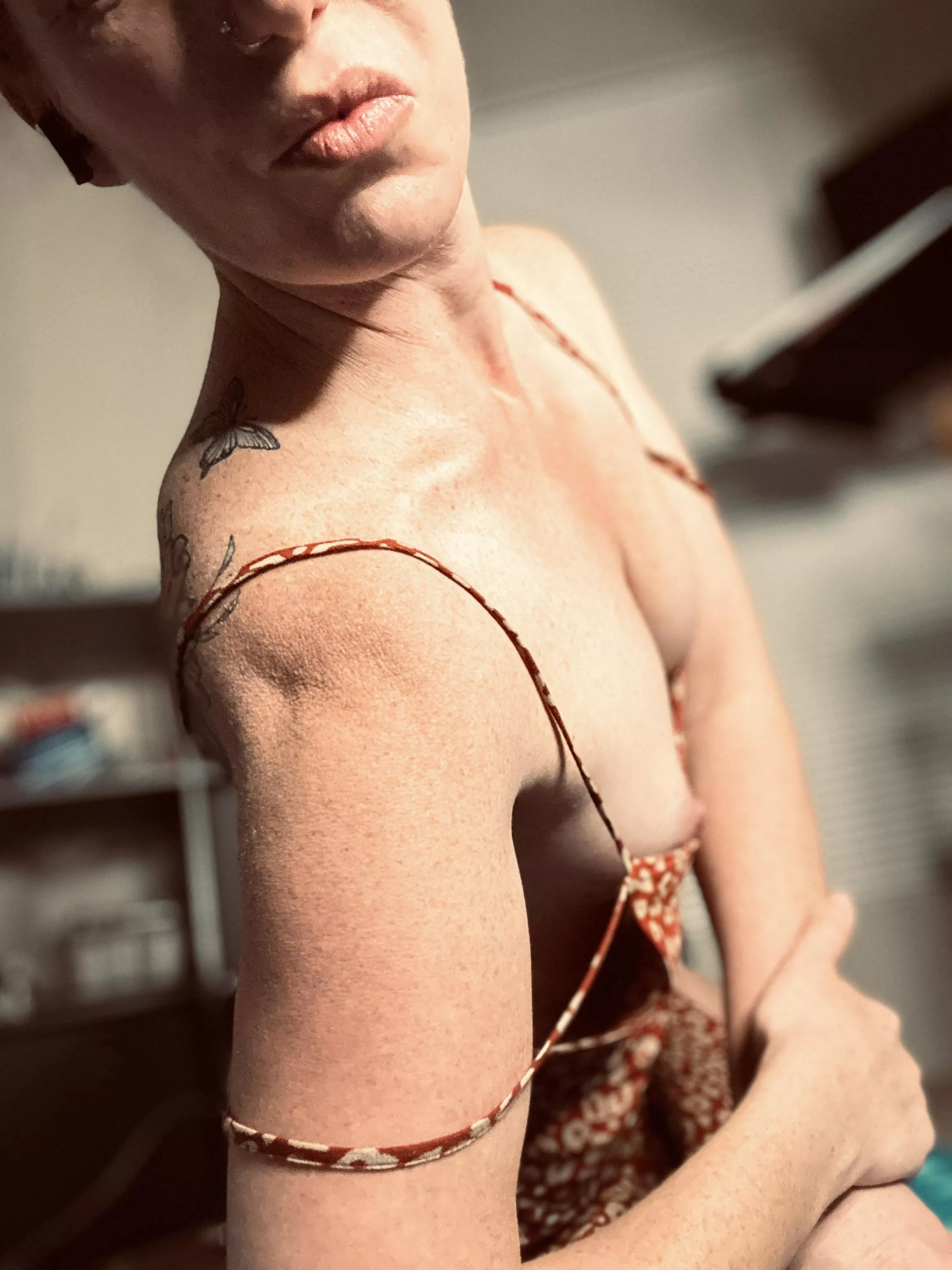 ~ Kiss me softly on my neck ~